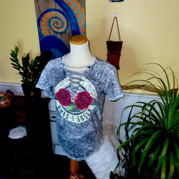 Cute Band tshirt. GNR - Picture 1 of 5